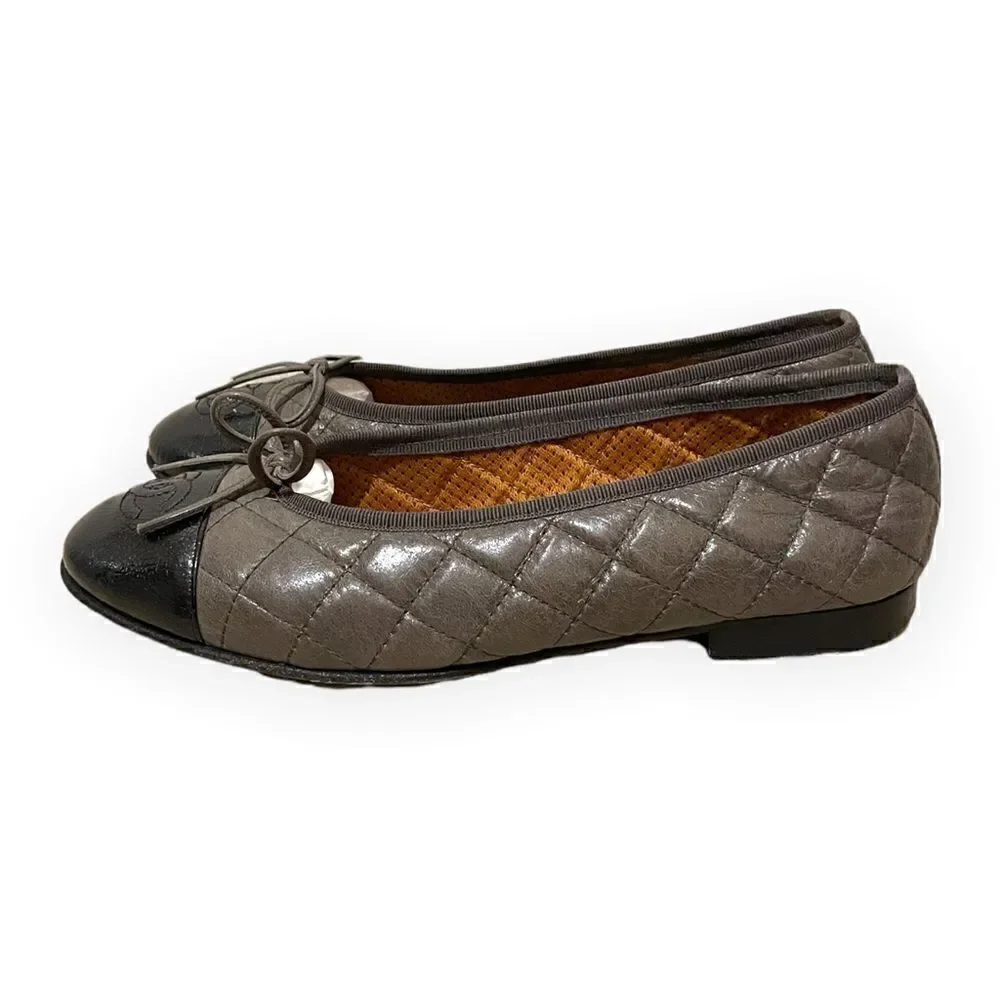 CHANEL Crumpled Calfskin/Patent Quilted CC Cap Toe Ballerina Flats |Size:38|